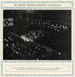 300795 Afbeelding van de genodigden in het Gebouw Tivoli te Utrecht luisterend naar de toespraak van hr. mr. Ch.J.M. ...